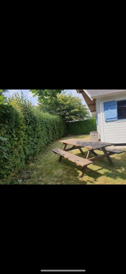 Gite Chalet Bleu Soleil Saint-Benoit-d'Hebertot Εξωτερικό φωτογραφία